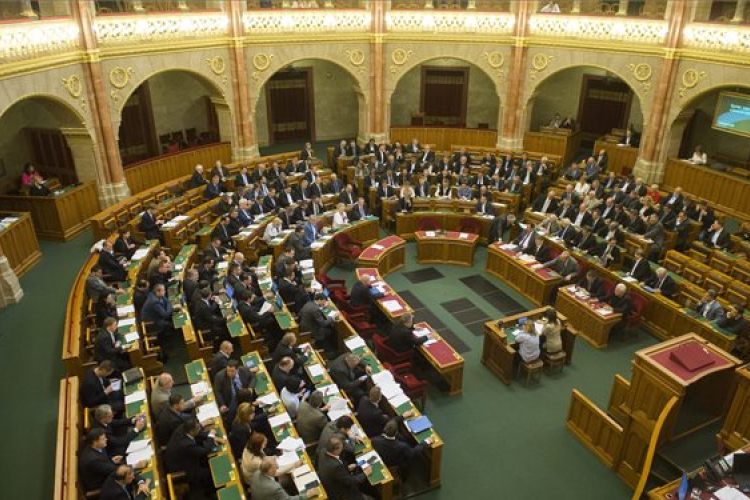 A rendkívüli jogrend meghosszabbításáról dönt a parlament