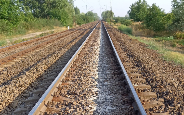 Mávinform: Bicskénél folytatódik a győri vonal felújítása, március 24-től változik a menetrend