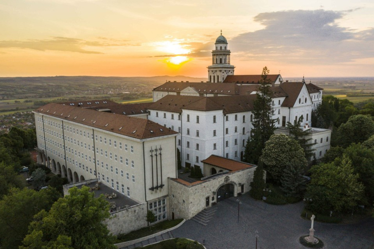 Koncert Plusz címmel indít sorozatot a Pannonhalmi Főapátság