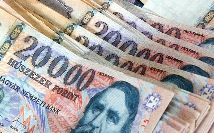 Évente 300 milliárd forint veszteséget okoz Magyarországon a hamisítás
