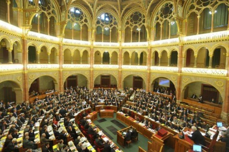 Hétfőn kezdődik a parlament őszi ülésszaka