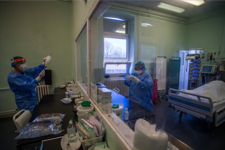 A fertőzöttek száma 493,7 millió, a halálos áldozatoké 6,17 millió a világon