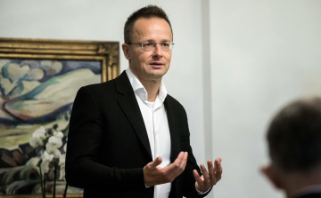 Szijjártó Péter minden eddiginél durvább választási beavatkozástól tart Brüsszel részéről